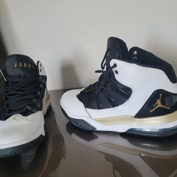 Air Jordan Max Aura white black gold big boys size 8.5 - Picture 15 of 16
